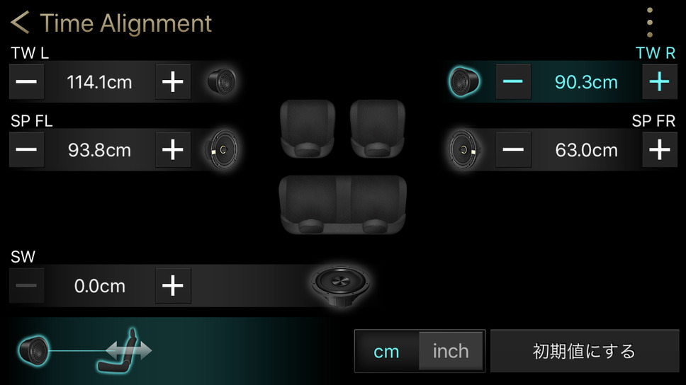 クラリオン・フルデジタルサウンドのチューニングアプリに搭載されている「タイムアライメント」の調整画面。