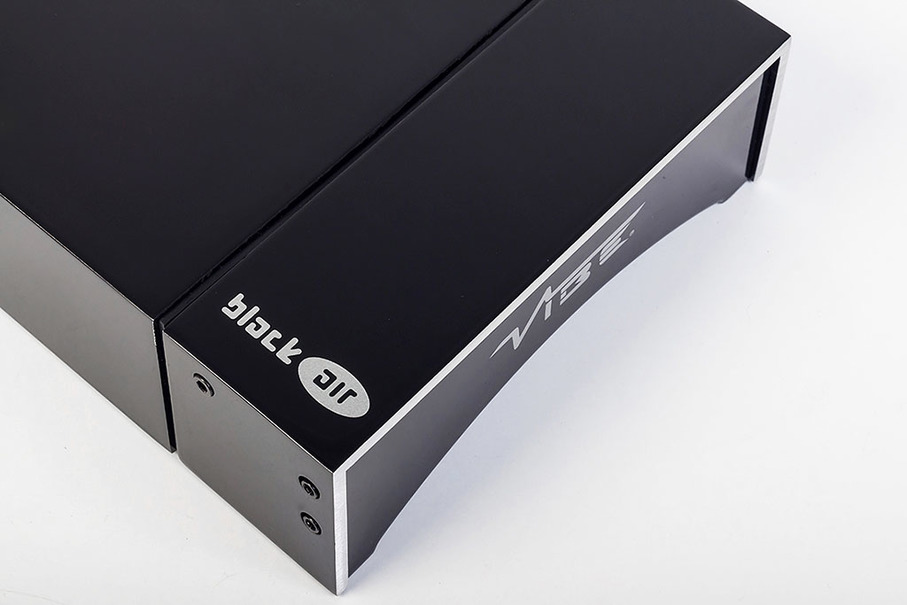 “VIBE AUDIO” の新型5chパワーアンプ「BLACKAIR CH5-V1」発売