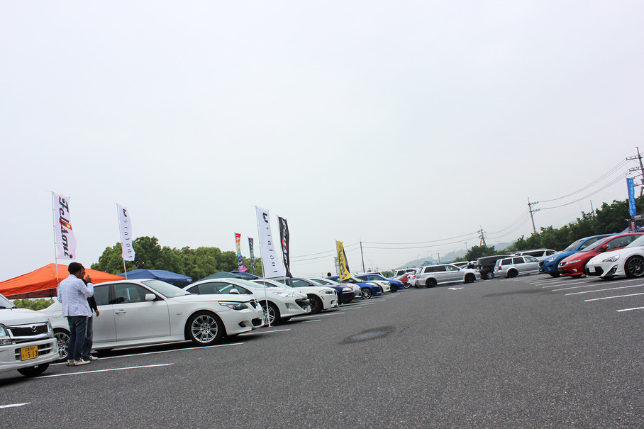 5月に愛媛県で開催された『中四国オートサウンドフェス』の 会場風景。