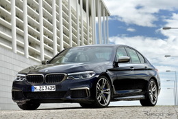 BMW 5シリーズ 新型に462馬力の「M550i」…加速は現行 M5 超えた 画像