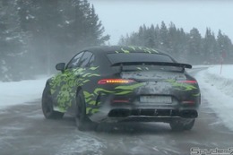 【動画】ホワイトアウト寸前！豪雪で目立ちまくる新型メルセデスAMG GTクーペを目撃 画像