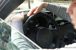 トヨタ スープラ 新型、運転席をスクープ！「パドルシフト」の存在を確認 画像