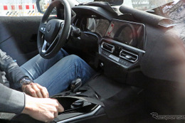 BMW 3シリーズ 次期型、新世代コックピットを激写…2種のハイブリッドを設定へ 画像