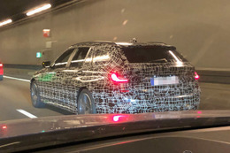 アウトバーンで遭遇！BMW 3シリーズ ツーリング 次期型プロトタイプの姿 画像