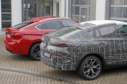 BMW X6 新型、現行モデルとの違いがわかるツーショットを激写 画像