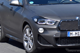 BMW X2 もグリル大型化か…新ヘッドライトも装着、改良新型をスクープ！ 画像