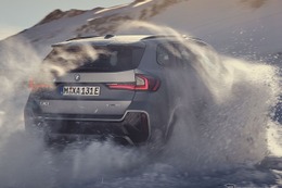 BMWの新型EV 『iX1』、313馬力ツインモーター搭載…新写真 画像