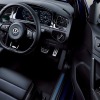 VW ゴルフR 専用シフトノブアルミ調ペダルクラスタインテリアアンビエントライトR専用レザーマルチファンクションステアリングホイール