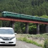フリードハイブリッドで3800kmのロングツーリングへ。九州山地深部で写真を撮ろうとしていたところ、ちょうど観光列車「ゆふいんの森」号が通りがかった。