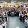 ベントレーが英国クルーの本社工場において、新型SUVベンテイガの生産を開始