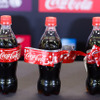 コカ・コーラの『リボンボトル』は右が完成形。中央は錦織選手、左は奈良選手が途中まで作ったもの（2016年12月4日）