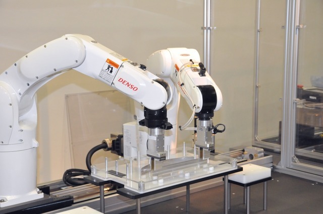 デンソーウェーブの産業用ロボット