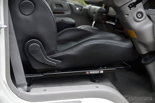 カムロード用に専用設計されたシートレールは、最適なドライビングポジションを確保してくれる