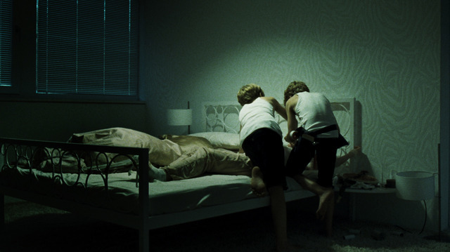 『グッドナイト・マミー』 - (C) WIEN 2014　ULRICH SEIDL FILM PRODUKTION