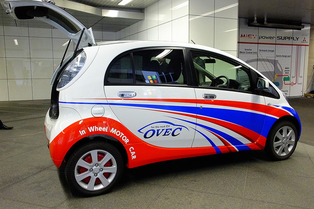 東京・田町の三菱自動車工業本社で公開されたコンバートEV実証実験車「OVEC-TWO」（1月11日）