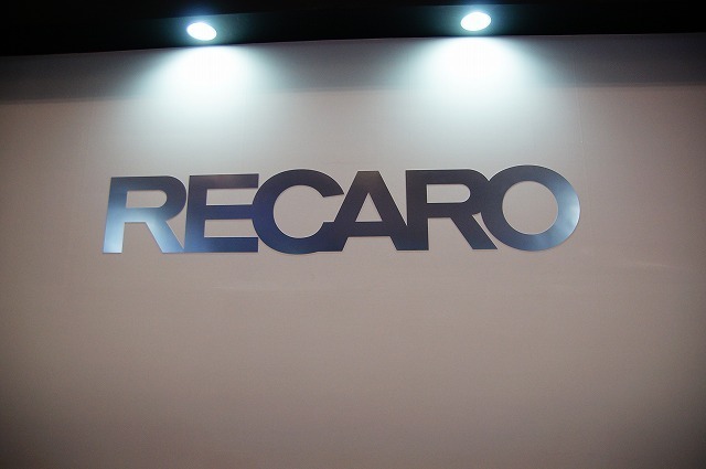 レカロは各製品を着座できる状態で展示した。