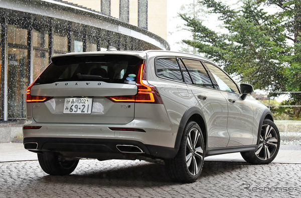 ボルボ V60クロスカントリー 新型試乗 サイズの割に使いやすい 買い得 ボルボ 渡辺陽一郎 Push On Mycar Life