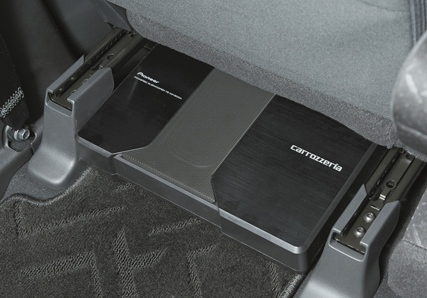 とある機能を活用すると、超低音が目の前から聴こえてくる!? カー