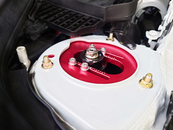 ラルグスからMINI用SpecSI車高調キット換装用の調整式ピロアッパー