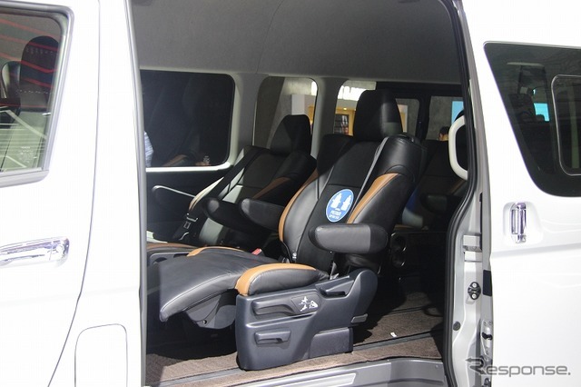 インドネシアモーターショー17 カスタムではなくトヨタ製 豪華な ハイエース Push On Mycar Life インドネシアモーターショー17 カスタムではなくトヨタ製 豪華な ハイエース Push On Mycar Life