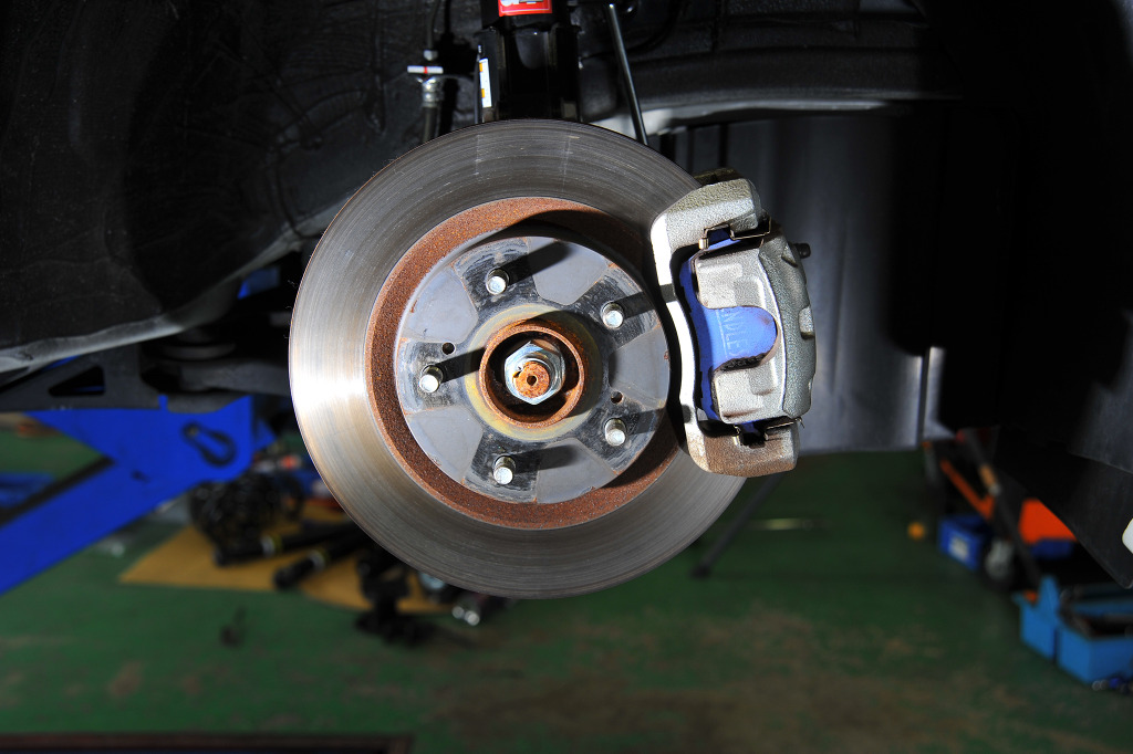 純正だけが正解じゃない 効果的なブレーキパッドの選び方 カスタムhow To Push On Mycar Life