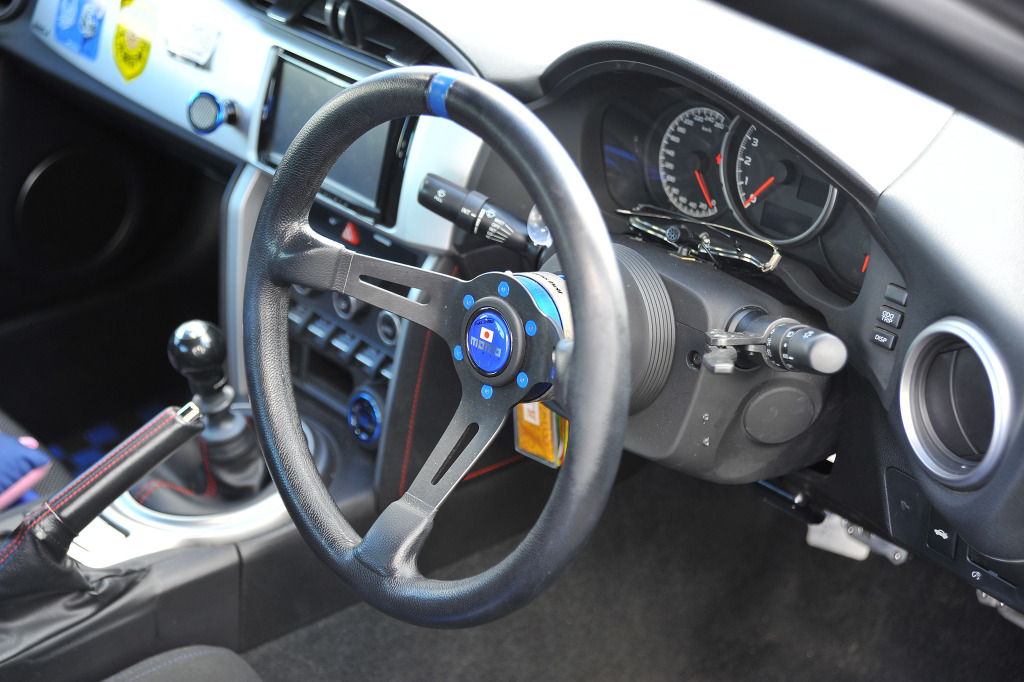 手の大きさとは関係ない ステアリング交換の基本講座 カスタムhow To Push On Mycar Life 手の大きさとは関係ない ステアリング交換の基本講座 カスタムhow To Push On Mycar Life