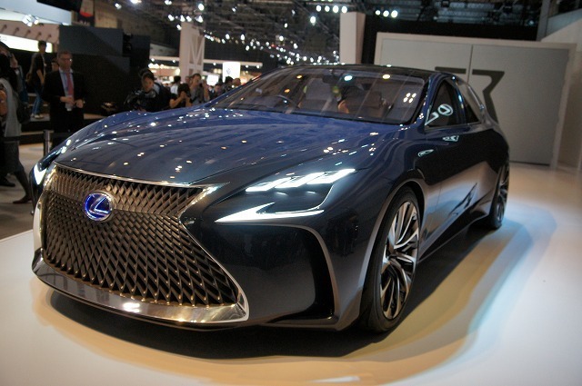 東京モーターショー15 レクサス Lf Fcをお披露目 機器配置を示すモデルも展示 Push On Mycar Life