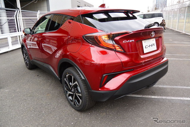 トヨタ C-HR】他とは違う独特なプロポーションで犠牲になった荷室にも 