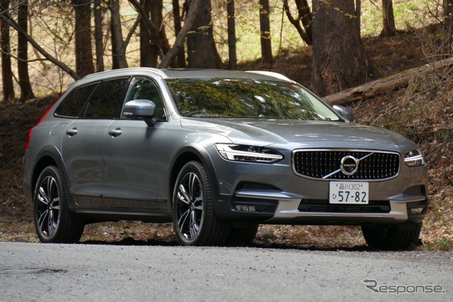 ボルボ V90クロスカントリー T5 AWD Summum