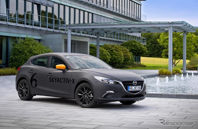 マツダの新世代エンジン「SKYACTIV-X」を搭載した車両にドイツで試乗。ベース車両は現行アクセラ（マツダ3）だ。