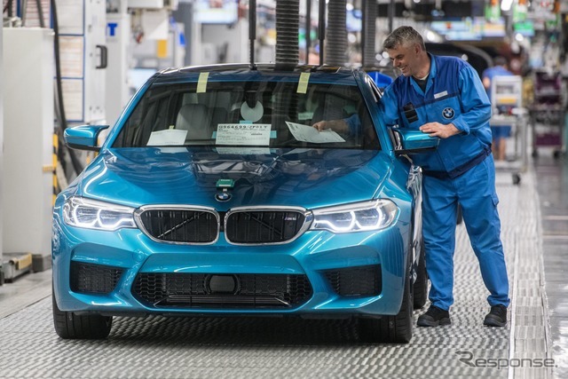 BMW M5 新型の量産第一号車がラインオフ