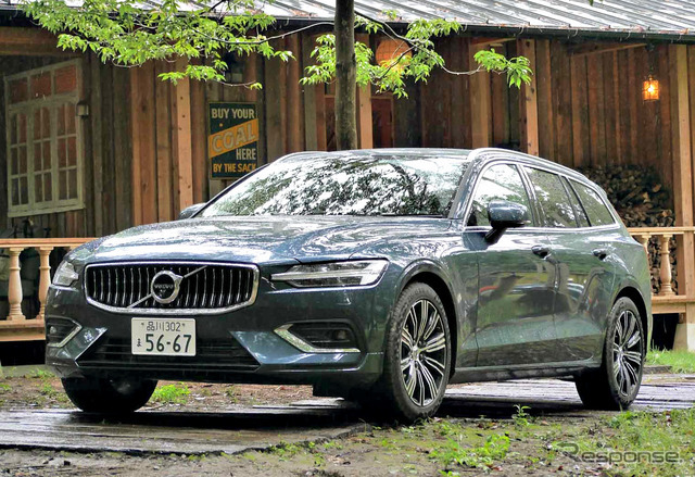 ボルボ V60 新型（T5 インスクリプション）