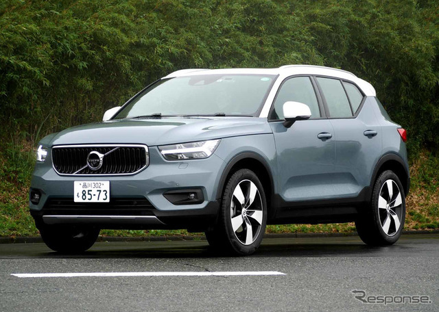 ボルボ XC40 B4モメンタム