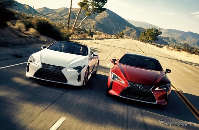 左：LC500コンバーチブル（北米仕様）/右：LC500（北米仕様）