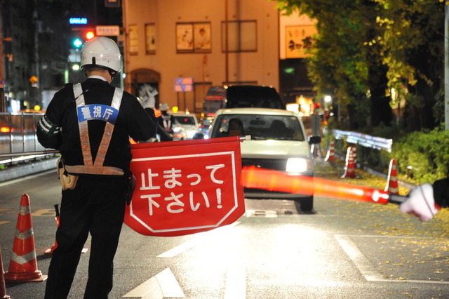 全国一斉に合わせて、警視庁が行った飲酒運転取締り（4日・千代田区）