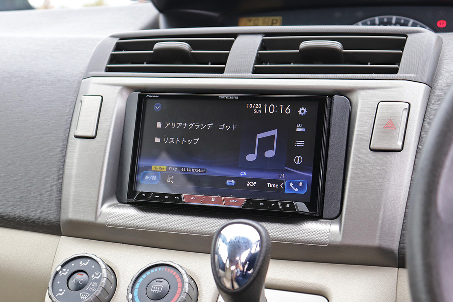 「HDMI端子」を装備する市販AV一体型ナビを搭載したオーディオカーの一例（製作ショップ：カーファイ＜神奈川県＞)。