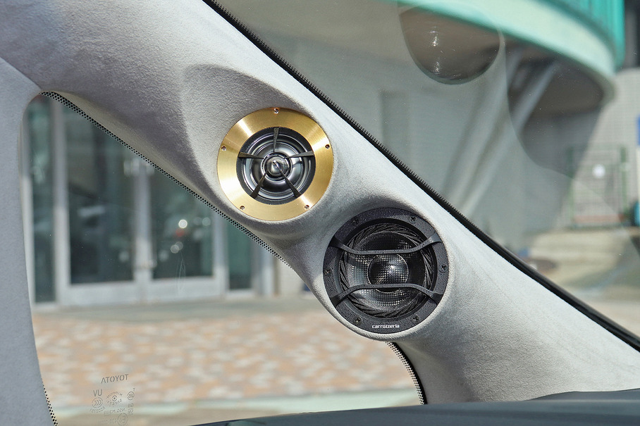 「フロント3ウェイスピーカー」を搭載したオーディオカーの一例（製作ショップ：カーオーディオクラブ＜大阪府＞）。