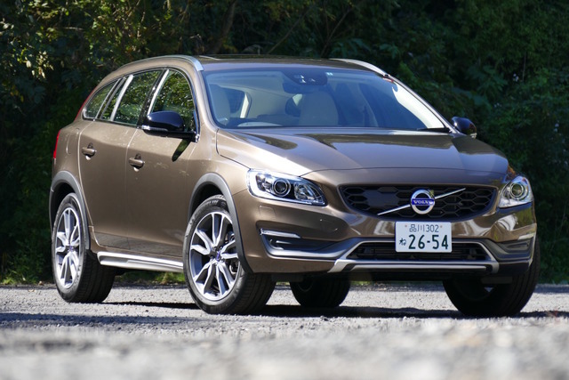 ボルボ V60 クロスカントリー T5 AWD SE