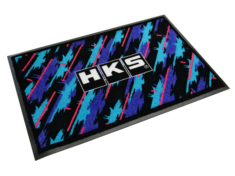 HKSプレミアムグッズ2022年冬シリーズにHKSロゴ入りオイルカラー「ドアマット」が新登場
