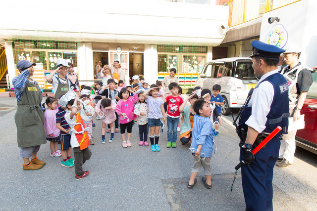 過去に実施したようす　平成26年度開催＜まちのおまわりさん＞photo：前澤 秀