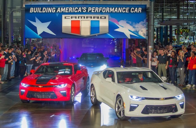 GMの米国ミシガン州ランシンググランドリバー工場から米国内へ出荷が開始された新型シボレーカマロ