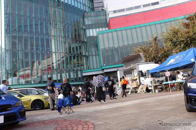 2023年11月に開催された『まいど大阪 秋の車音祭』の会場風景。