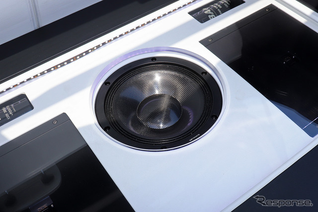 「単体サブウーファー」が搭載されたオーディオカーの一例（製作ショップ：シティロード福山（広島県福山市）。