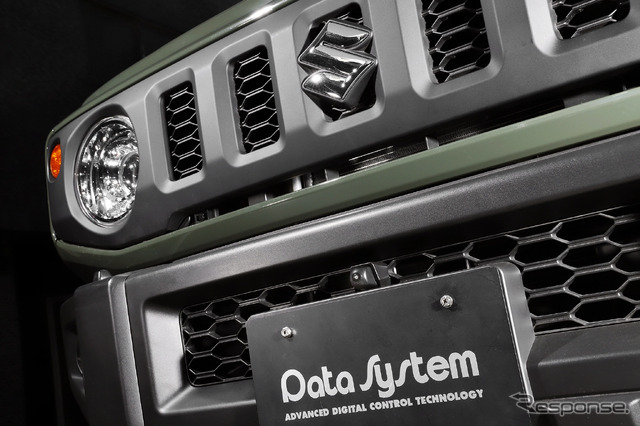 ジムニーの死角対策が超進化!データシステム『マルチVIEWフロントカメラ』の新提案