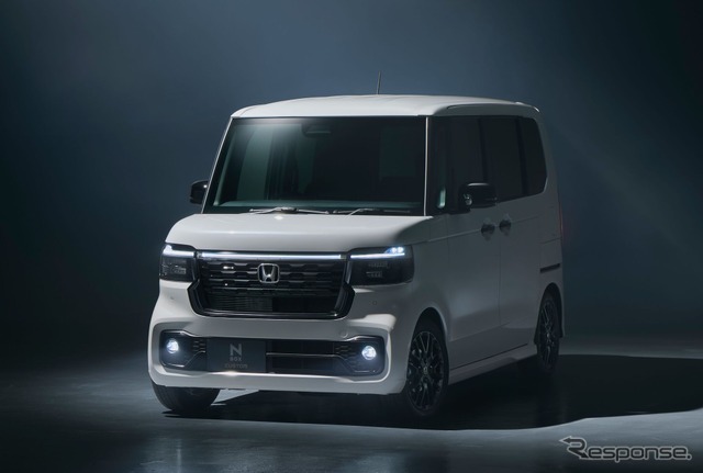 ホンダ N-BOX CUSTOM の「BLACK STYLE」
