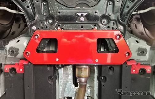 タナベ サステック・アンダーブレース GRヤリスRCグレード・18インチパッケージ装着例