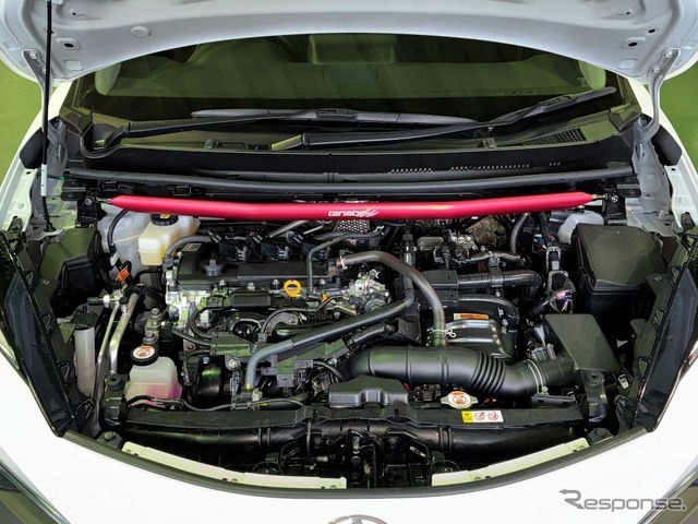 タナベ サステック・ストラットタワーバー・プラス トヨタ・アクア装着例