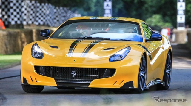 フェラーリ F12 tdf