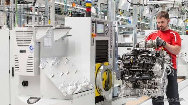 ポルシェ、新エンジン工場を稼働…新型 パナメーラ 用V8生産