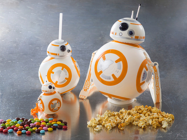 「BB-8」のポップコーンバケット、ドリンクカップ、ミニスナックケース